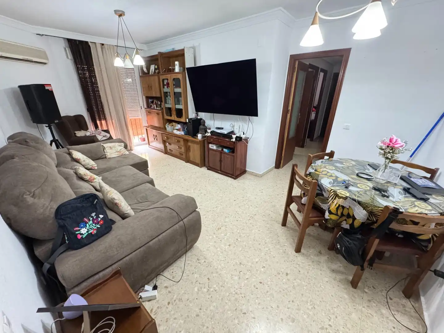 Wohnzimmer von Erdgeschoss zum Verkauf in Dos Hermanas mit Klimaanlage, Heizung und Terrasse