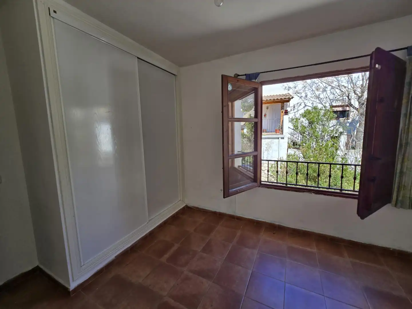 Habitación de Casa adosada en venta en Olmeda de las Fuentes con Calefacción