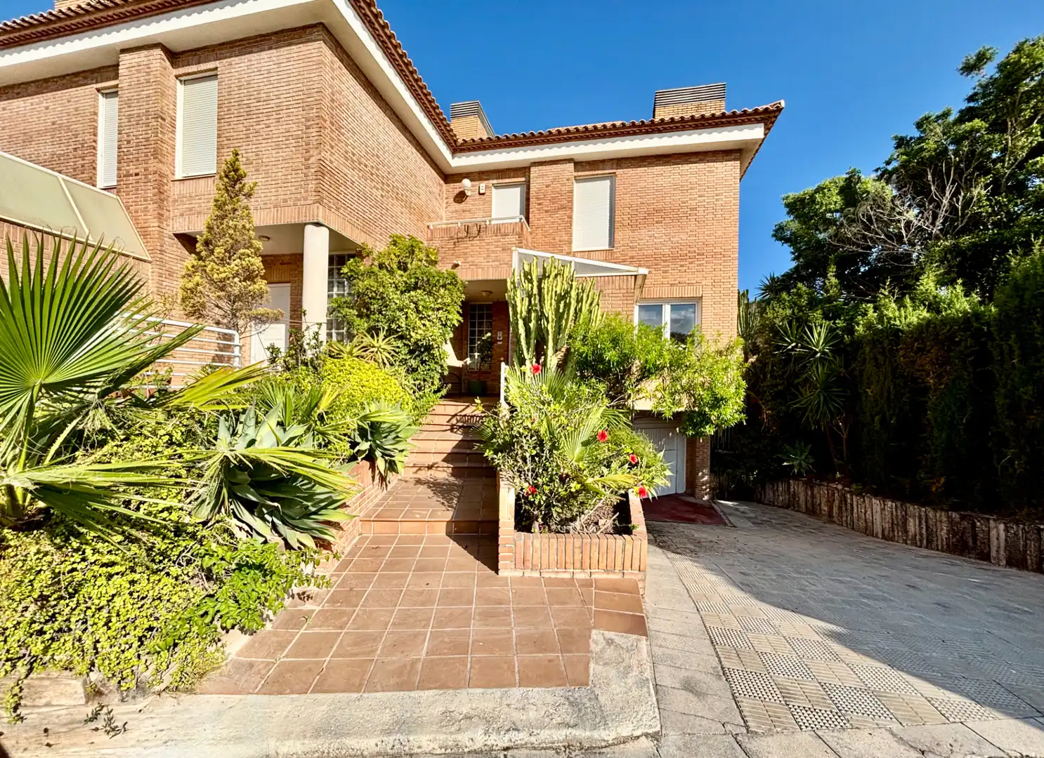Vista exterior de Casa adosada en venta en Sant Joan d'Alacant con Aire acondicionado, Calefacción y Jardín privado
