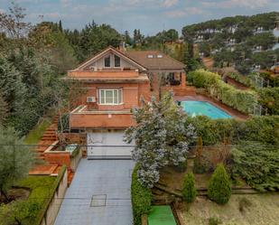 Vista exterior de Casa o xalet en venda en Torrelodones amb Aire condicionat, Calefacció i Jardí privat