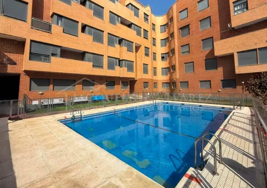 Piscina de Apartamento en venta en Ocaña con Calefacción, Parquet y Trastero