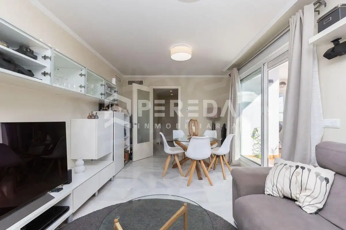 Sala de estar de Piso en venta en Roquetas de Mar con Aire acondicionado y Piscina comunitaria