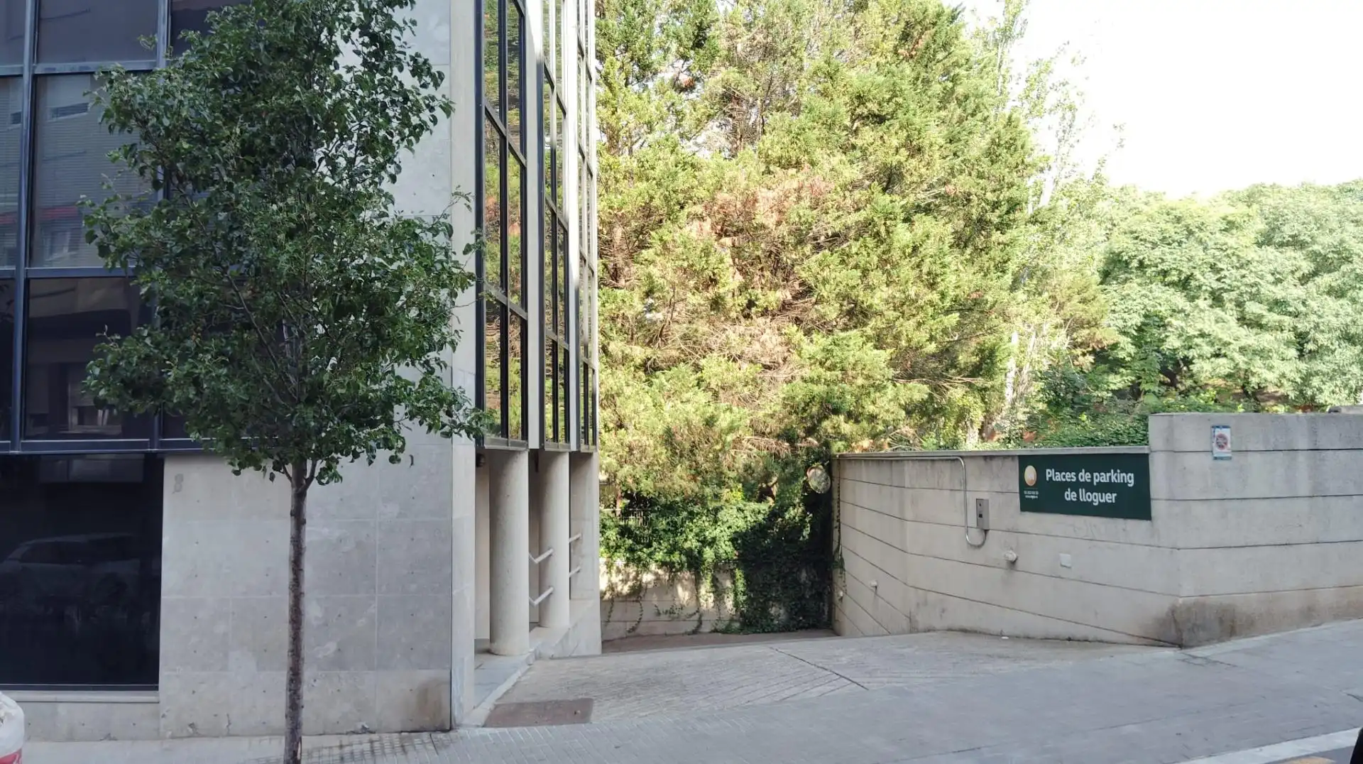 Vista exterior de Garaje de alquiler en Esplugues de Llobregat