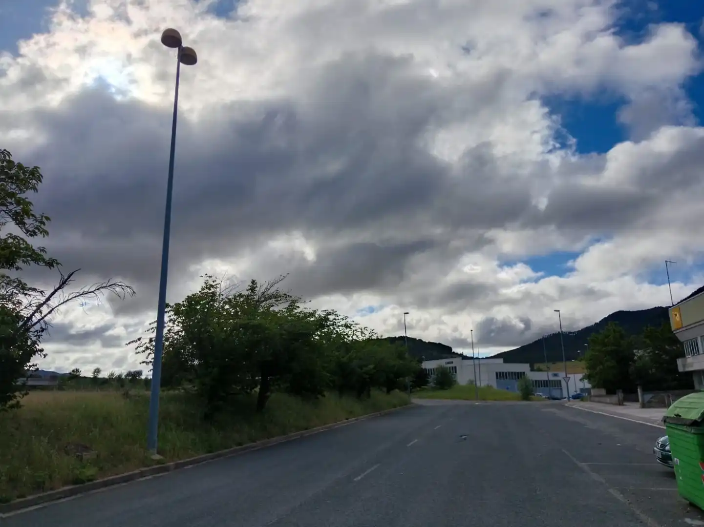 Vista exterior de Nau industrial en venda en Valle de Egüés / Eguesibar