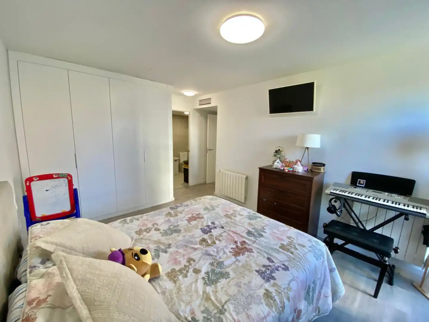 Bedroom of Flat for sale in Valencia  with Air Conditioner, Parquet flooring and Storage room