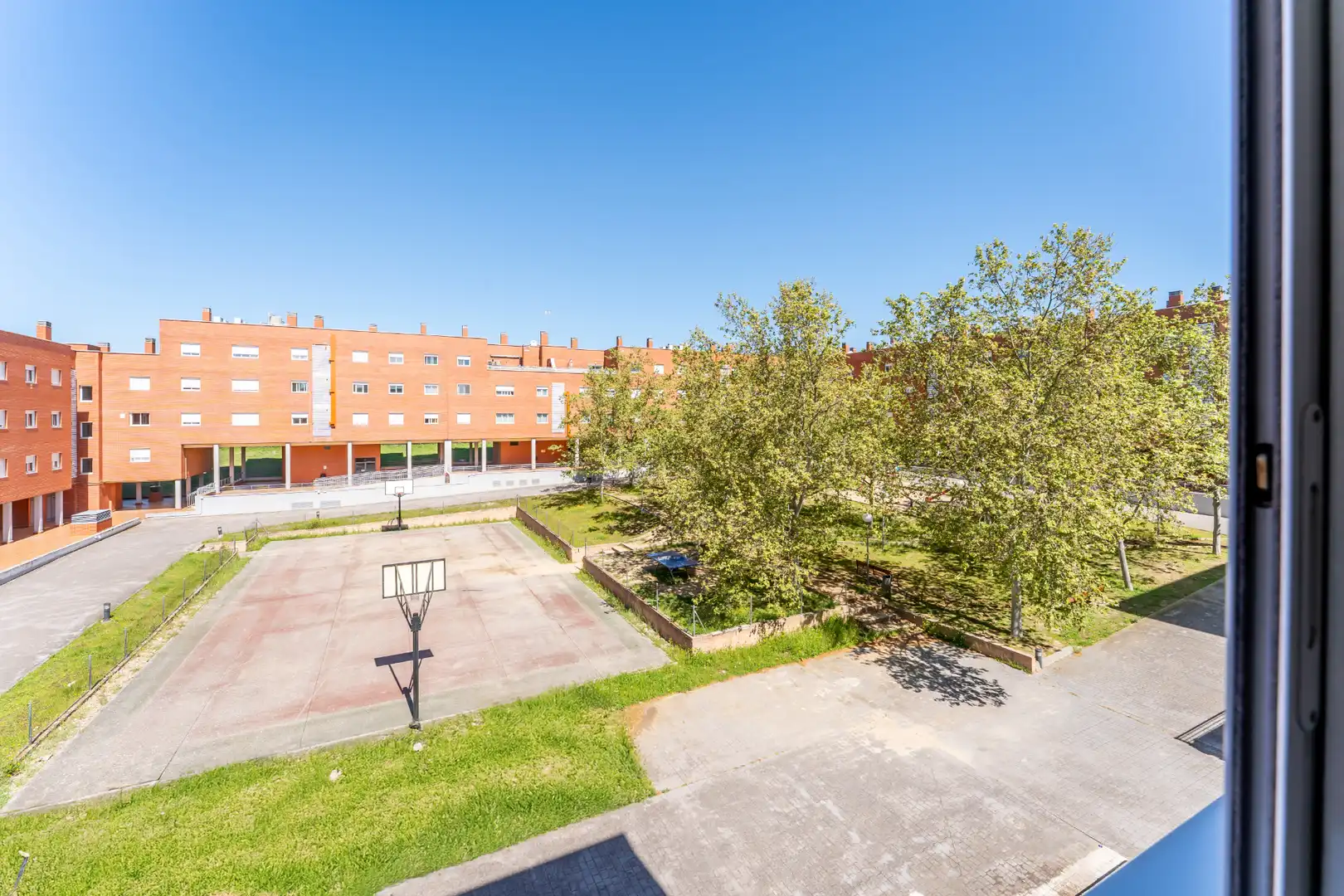 Vista exterior de Pis en venda en Rivas-Vaciamadrid amb Traster i Piscina comunitària