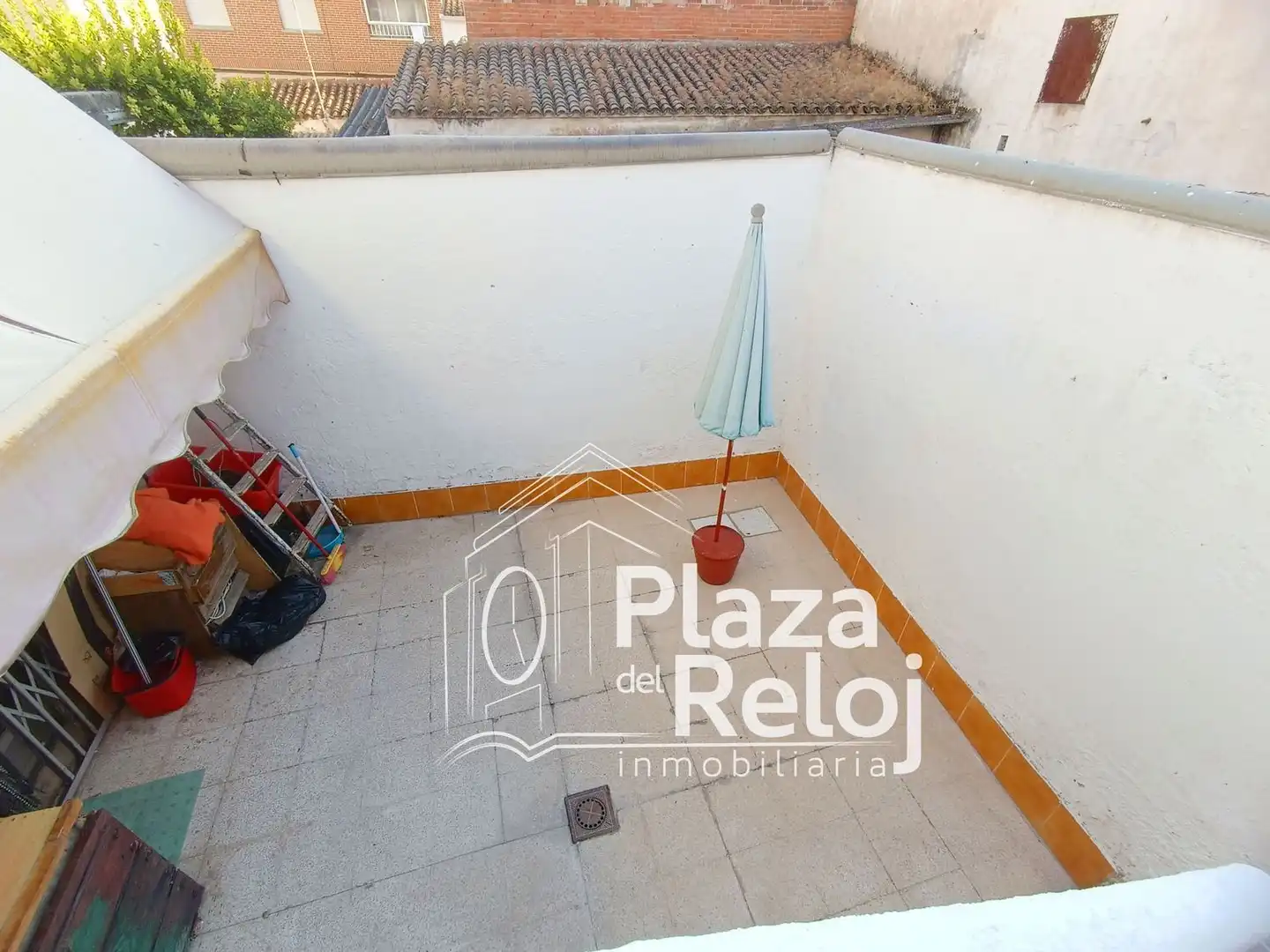 Vista exterior de Casa o xalet en venda en Talavera de la Reina amb Aire condicionat, Terrassa i Moblat