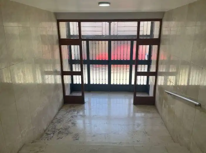 Flat for sale in Calle Manuel Fernandez Arrio, imagen 2