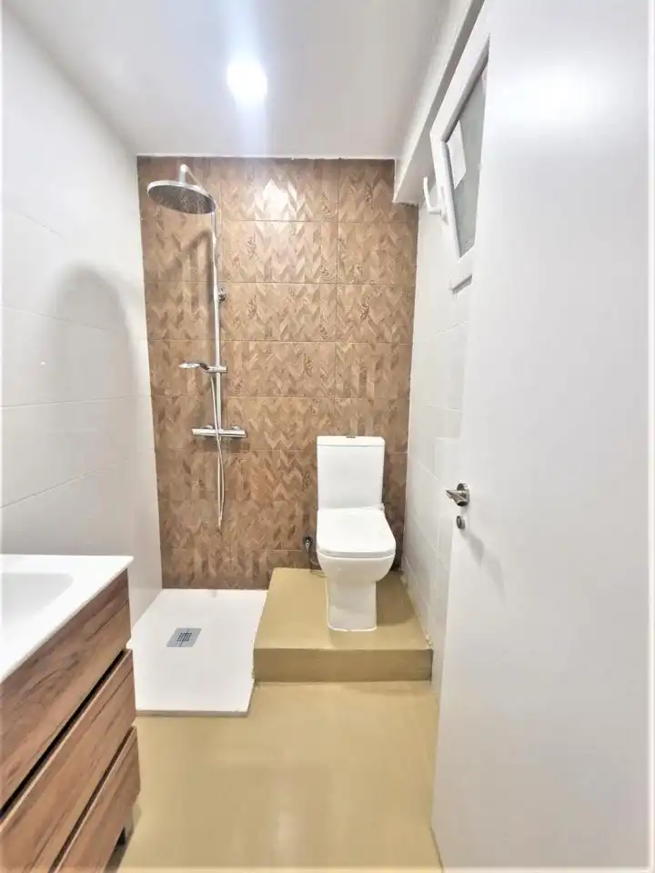 Baño de Piso de alquiler en Almería con Aire acondicionado