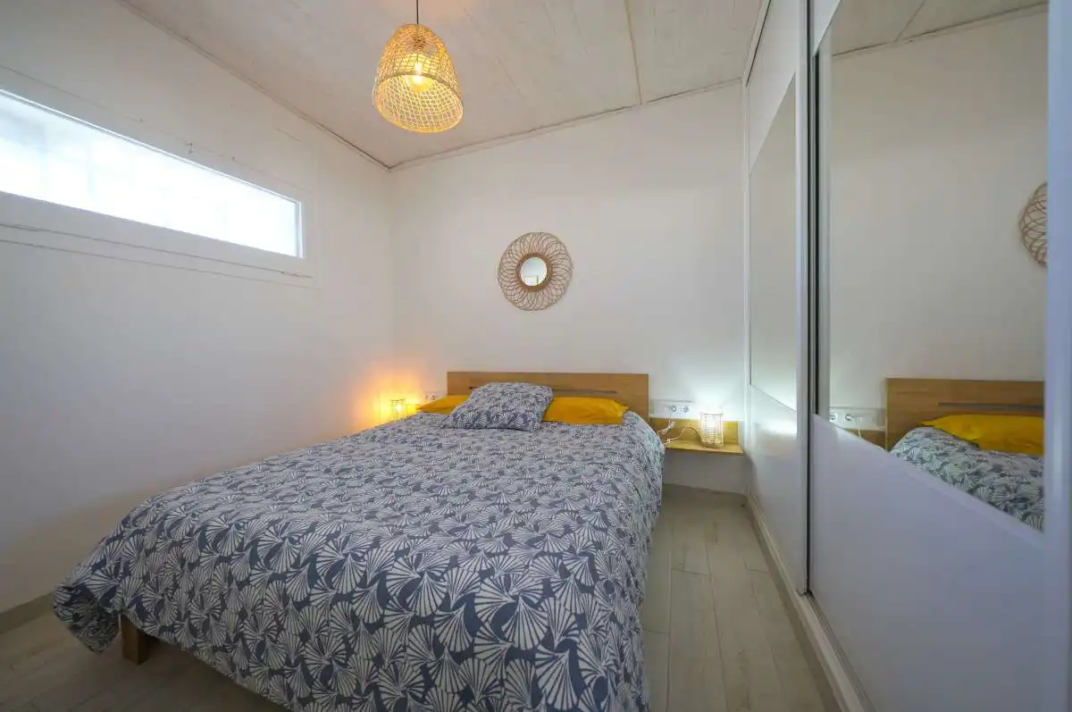 Bedroom of Flat for sale in Roses