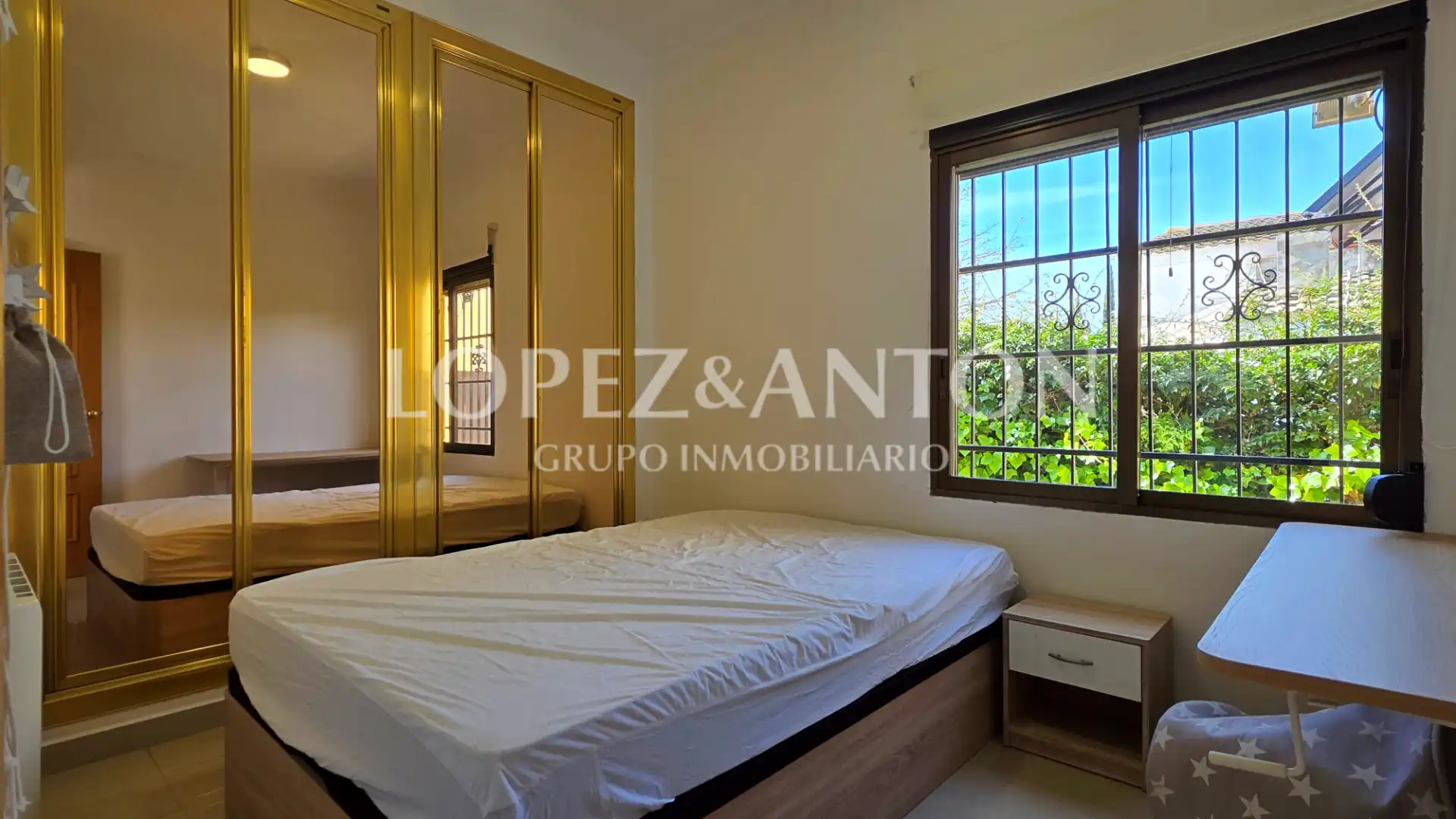 Bedroom of Houses for sale in L'Eliana  with Air Conditioner, Heating and Private garden