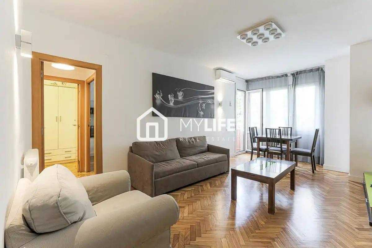 Sala d'estar de Apartament en venda en Barcelona amb Aire condicionat, Calefacció i Parquet