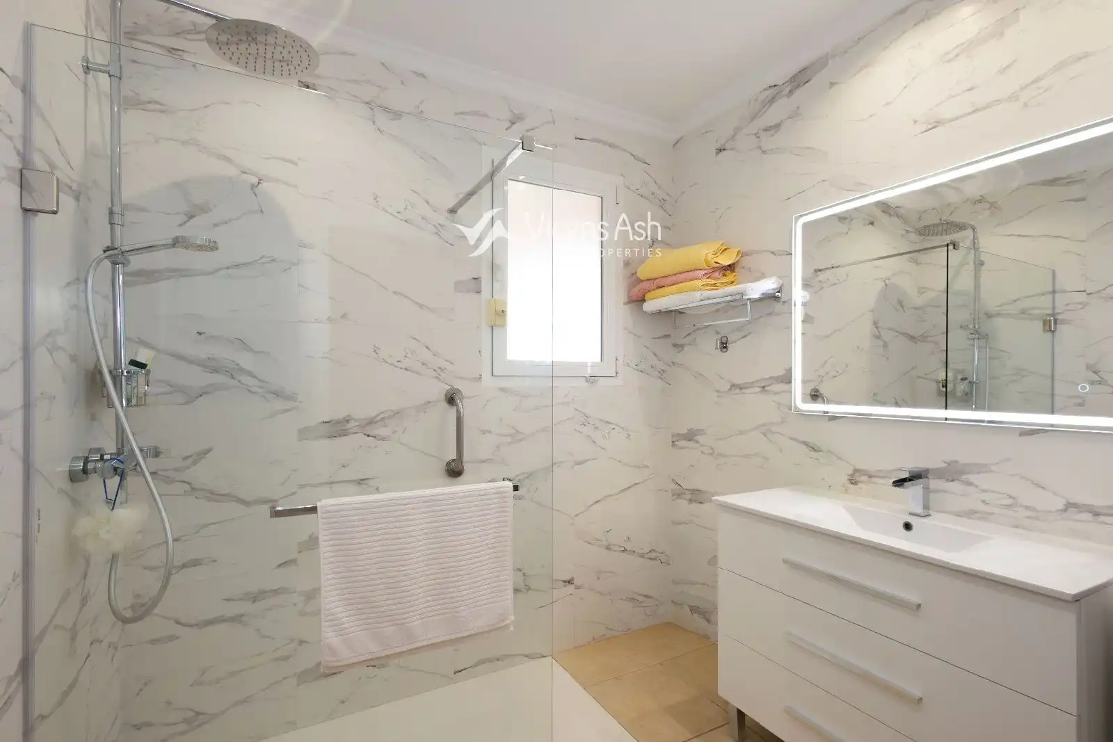Bathroom of Houses for sale in Jávea / Xàbia  with Air Conditioner, Heating and Terrace