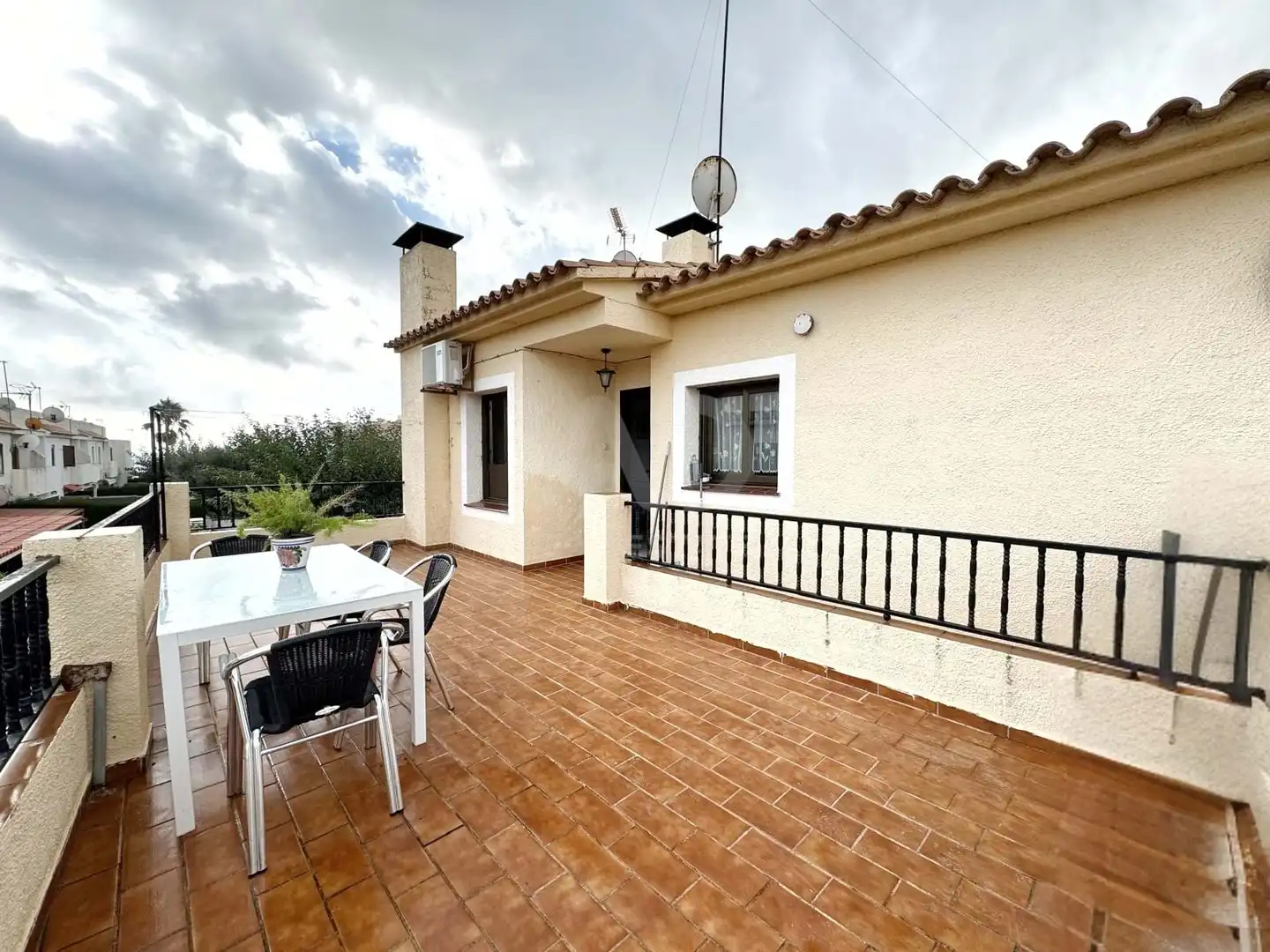 Vista exterior de Local en venda en Mont-roig del Camp