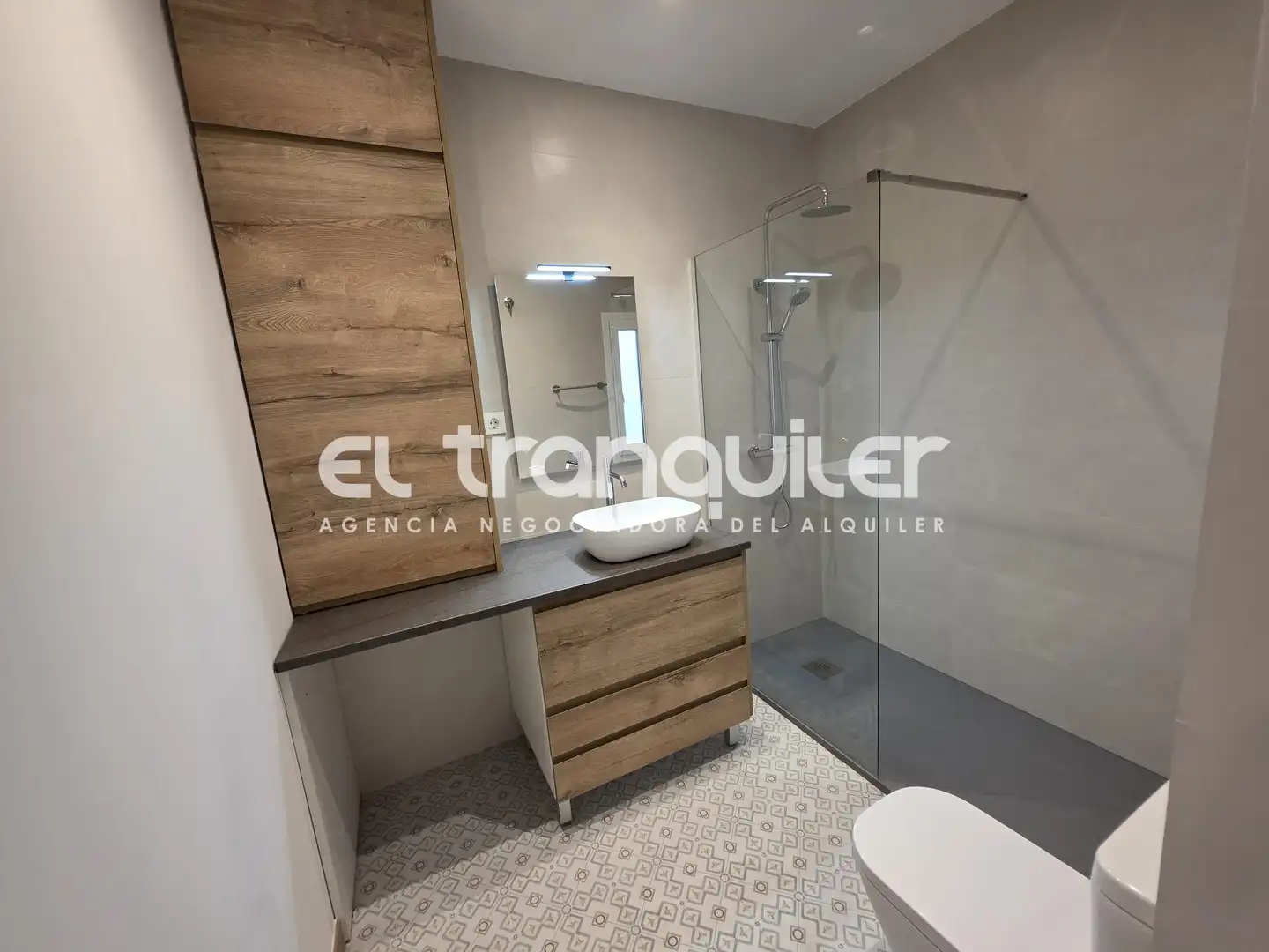 Badezimmer von Wohnung zur Miete in Madrid mit Klimaanlage