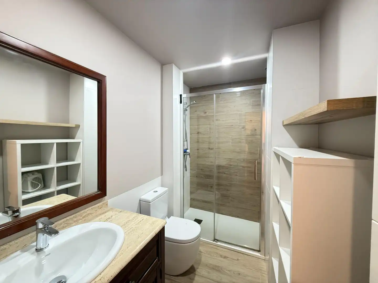 Bany de Apartament de lloguer en Murcia amb Aire condicionat i Calefacció