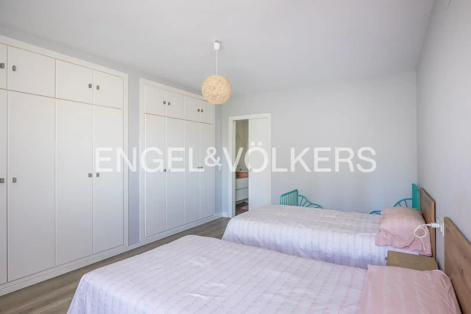 Habitación de Casa o chalet en venta en Dos Hermanas con Aire acondicionado, Calefacción y Jardín privado