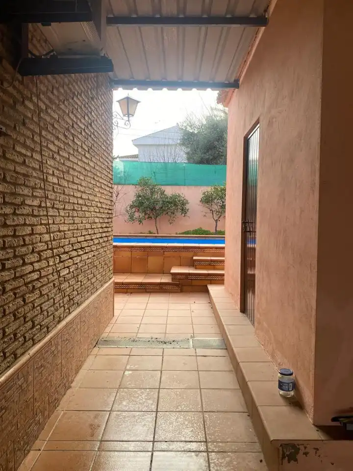 Piscina de Casa o xalet en venda en Dos Hermanas amb Aire condicionat, Jardí privat i Piscina
