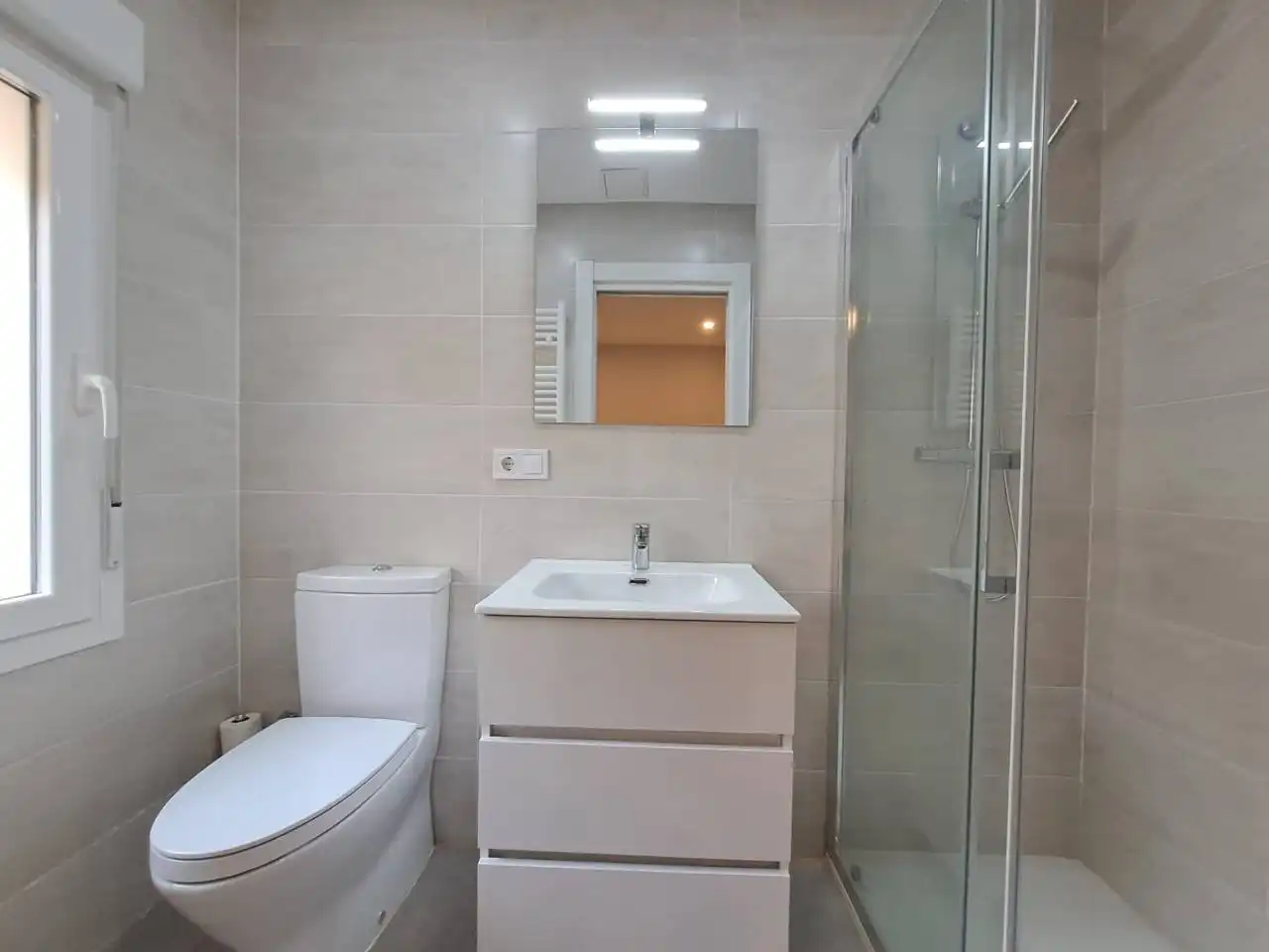 Badezimmer von Wohnung zum Verkauf in Zona Sur - Barrio Cortes
