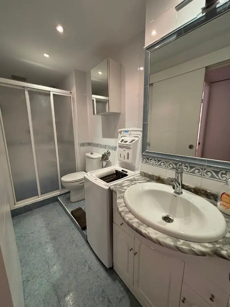 Bany de Apartament en venda en Fuengirola amb Aire condicionat, Terrassa i Moblat