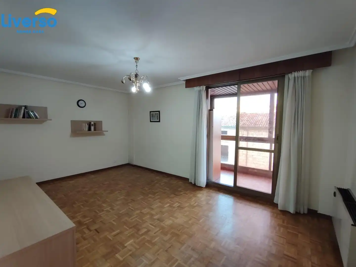 Sala d'estar de Pis en venda en Burgos amb Calefacció, Terrassa i Traster