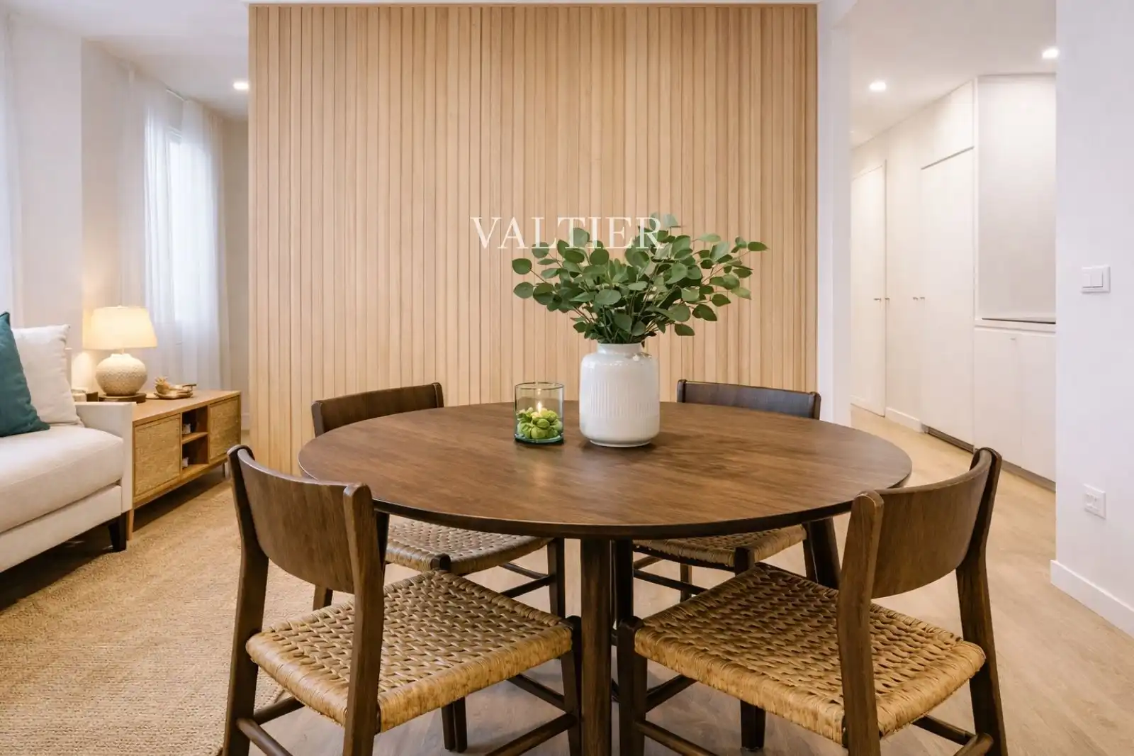 Menjador de Pis de lloguer en  Madrid Capital amb Aire condicionat, Terrassa i Moblat