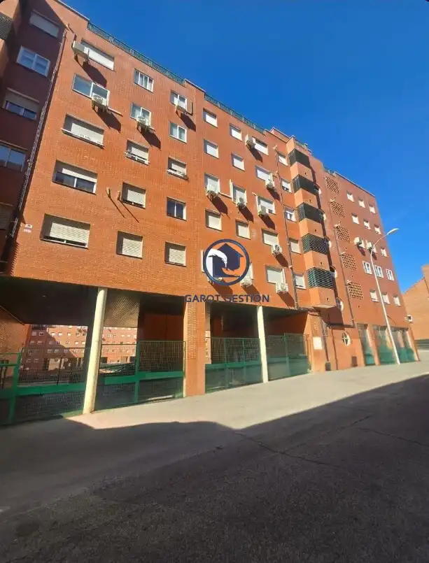 Vista exterior de Local en venda en Alcorcón amb Aire condicionat, Calefacció i Parquet