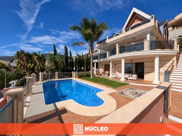Chalet con balcón en venta en Avenida de la Libertad