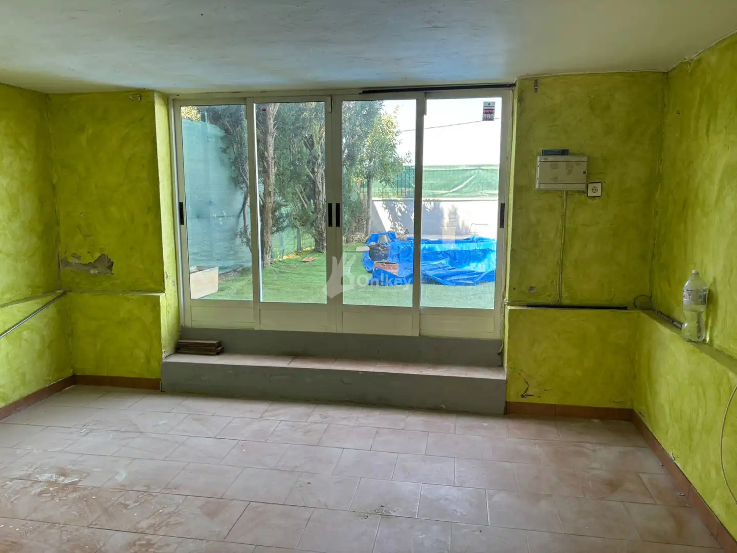Houses for sale in Onzonilla  with Heating, Parquet flooring and Swimming Pool
