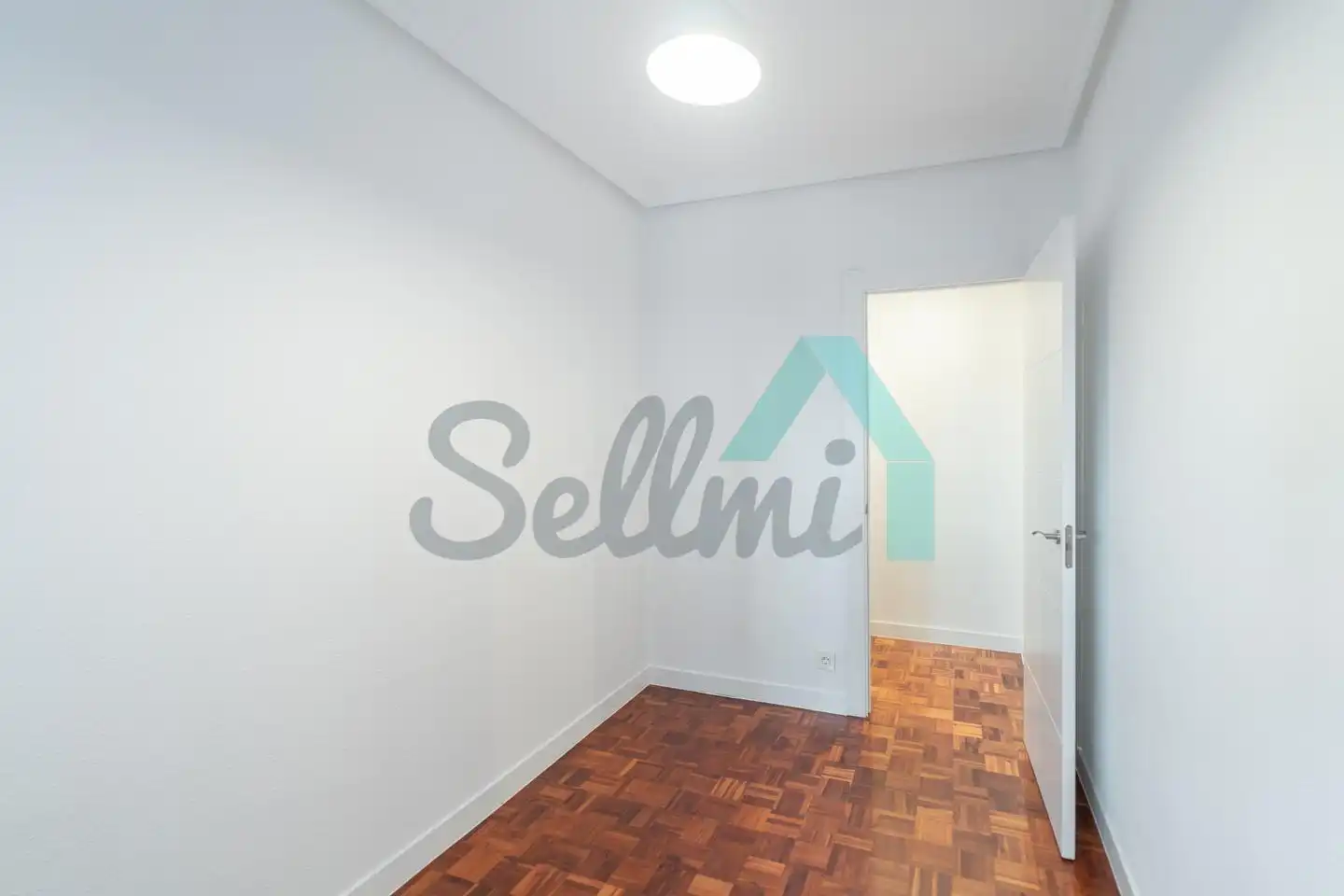 Bedroom of Flat for sale in Oviedo   with Heating, Parquet flooring and Storage room