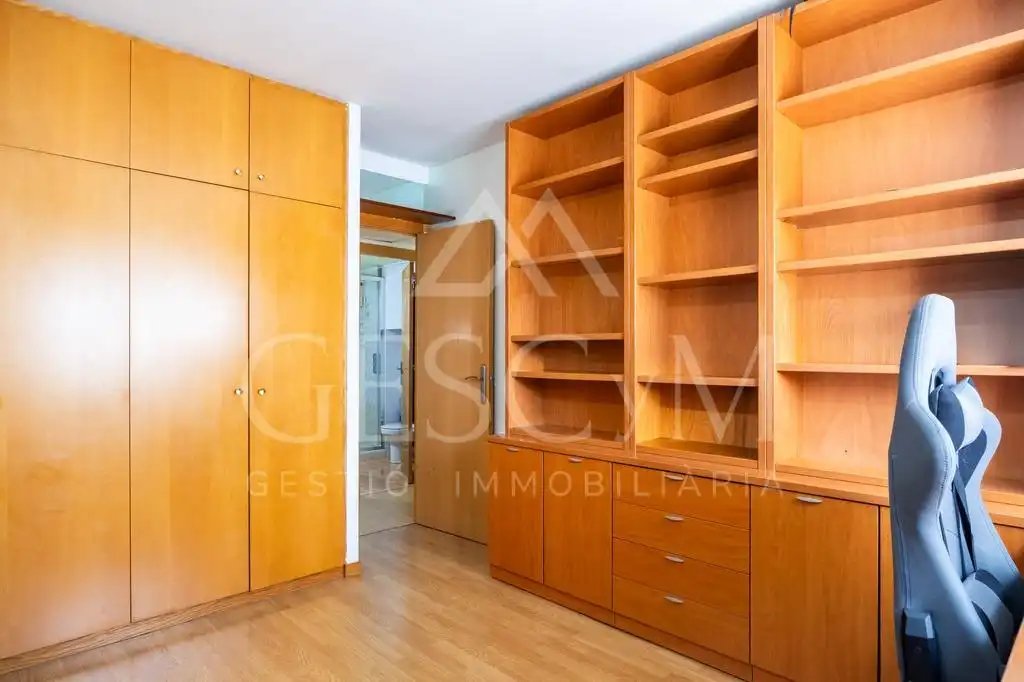 Habitación de Piso en venta en Sant Joan Despí con Parquet, Terraza y Balcón