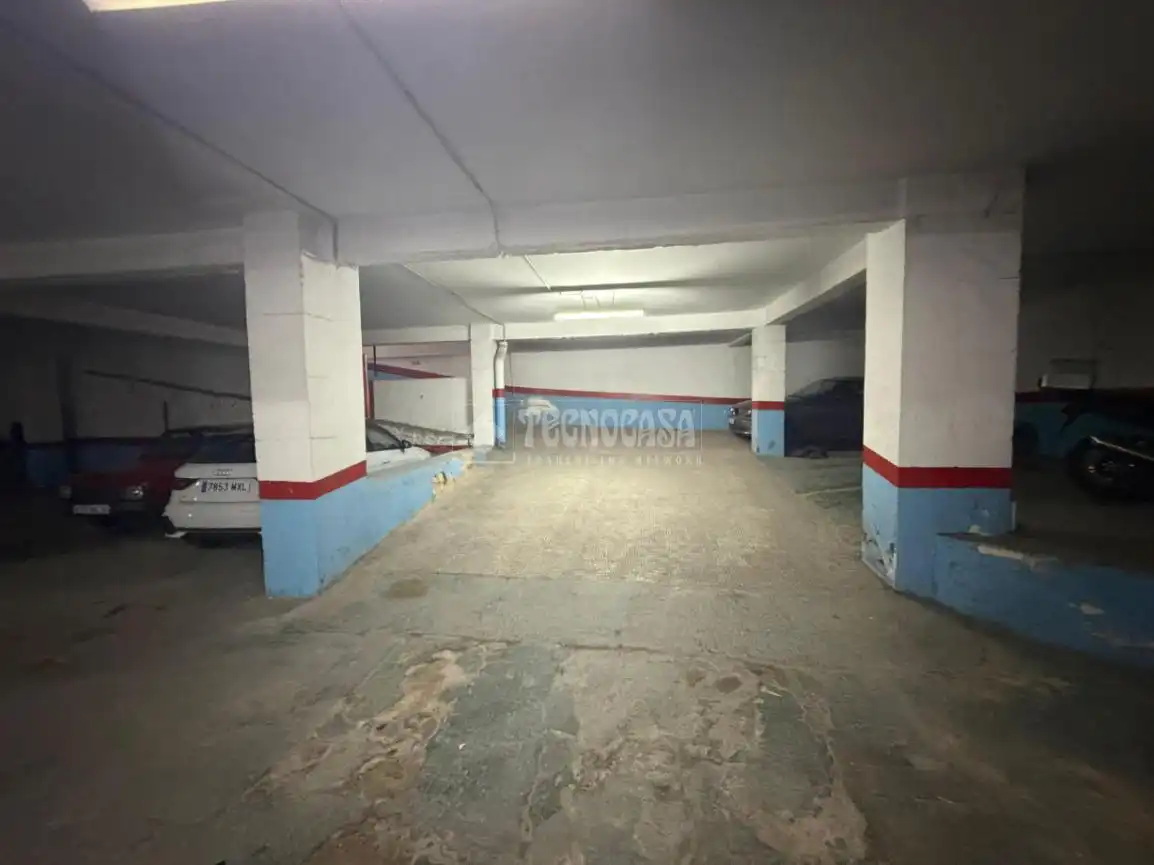 Parking de Piso en venta en Jaén con Balcón