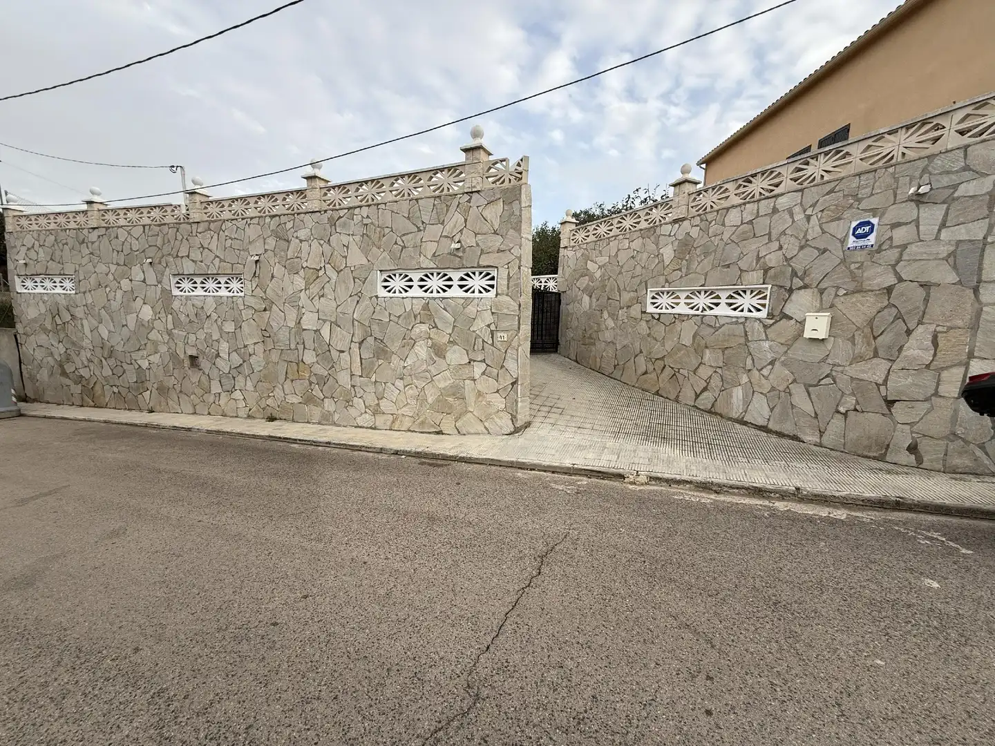 Vista exterior de Casa o chalet en venta en La Bisbal del Penedès con Jardín privado y Piscina