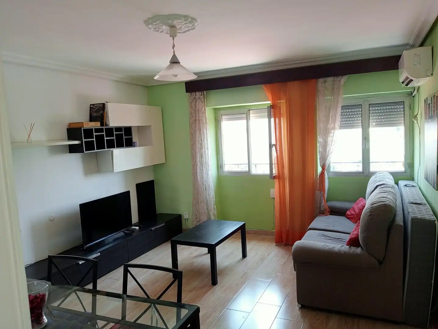 Wohnzimmer von Wohnung zur Miete in Sevilla mit Klimaanlage und Möbliert