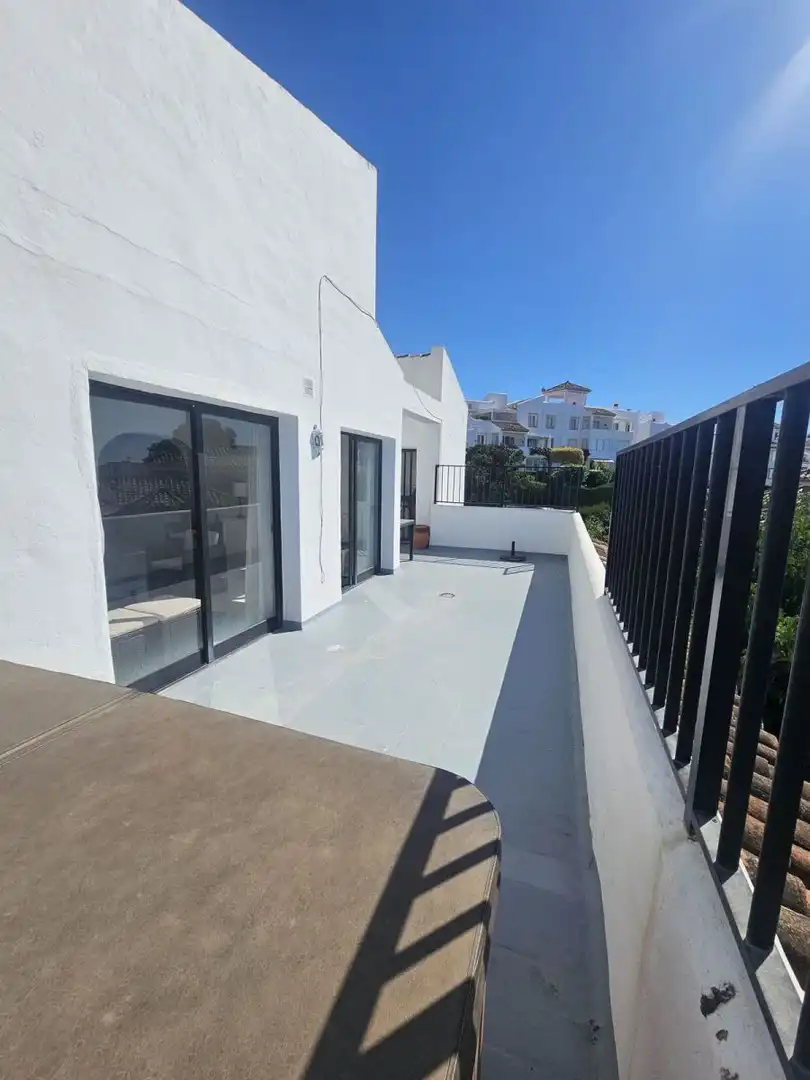 Apartamento con piscina en venta en Riviera del Sol, imagen 3