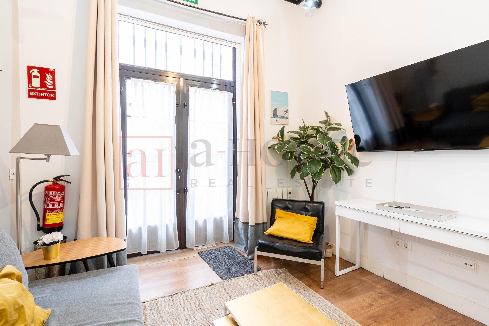 Living room of Duplex for sale in  Madrid Capital  with Air Conditioner, Heating and Furnished