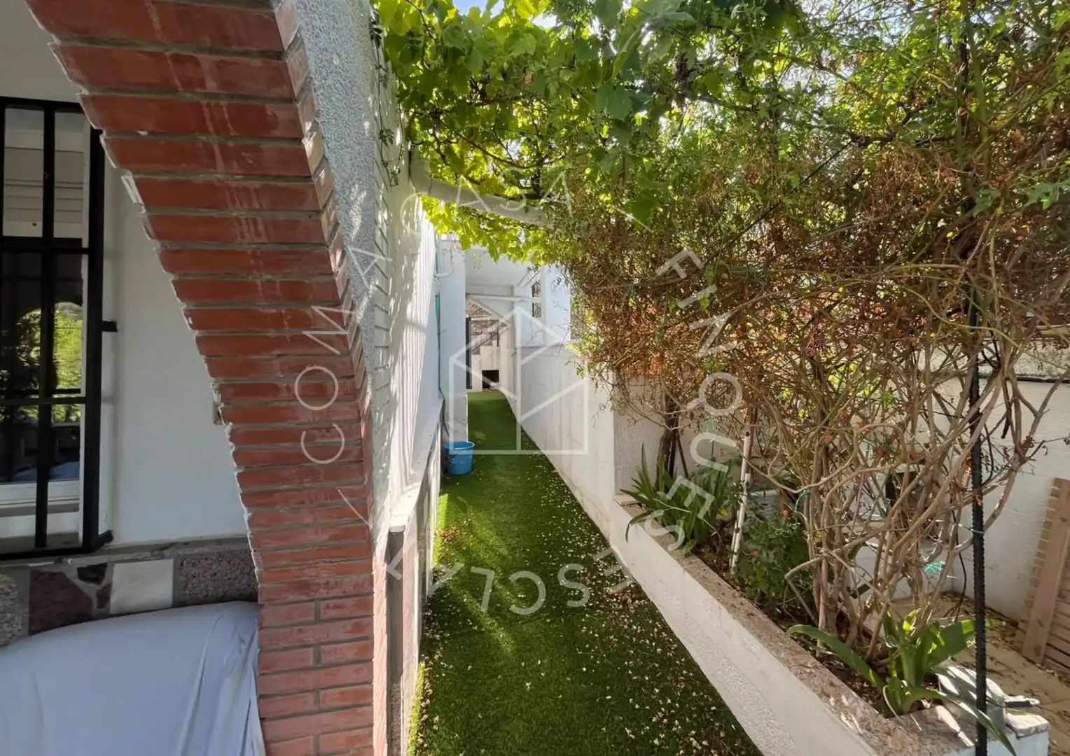 Vista exterior de Casa o xalet en venda en Gelida amb Aire condicionat, Calefacció i Jardí privat
