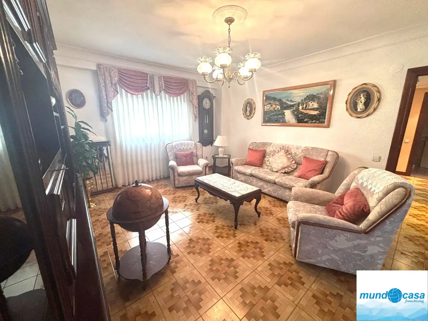 Living room of Flat for sale in Zaragoza  with Heating, Terrace and Furnished