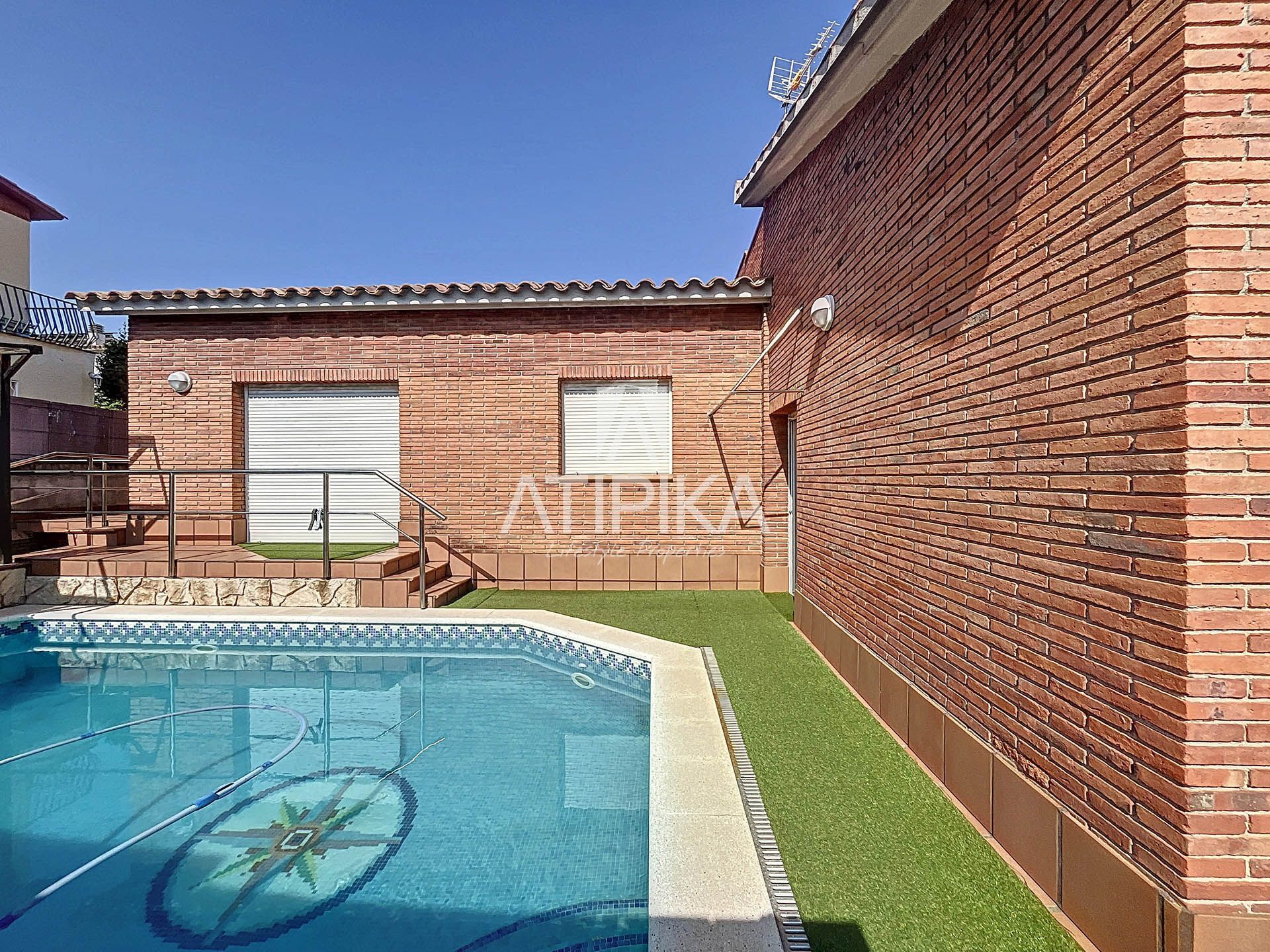 Swimming pool of Flat for sale in Premià de Mar  with Air Conditioner, Storage room and Oven