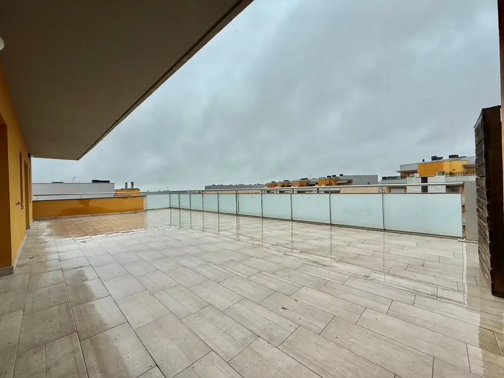 Terrasse von Dachboden zum Verkauf in Figueres mit Heizung, Parkett und Terrasse