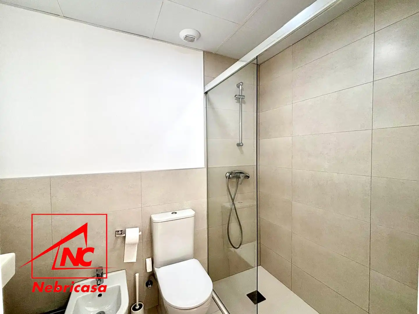 Baño de Dúplex de alquiler en Chipiona con Aire acondicionado, Calefacción y Terraza