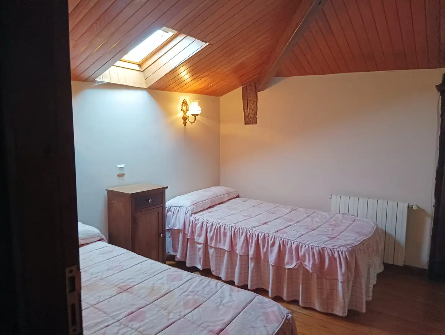 Schlafzimmer von Country house zum Verkauf in Arzúa mit Klimaanlage, Heizung und Privatgarten