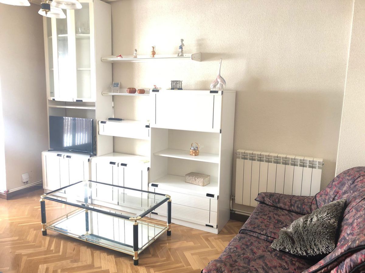 Living room of Flat to rent in Salamanca Capital  with Heating, Parquet flooring and Furnished