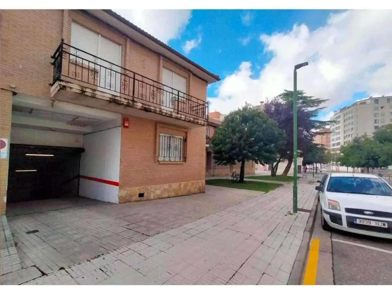 Vista exterior de Casa o xalet en venda en Burgos amb Calefacció, Parquet i Terrassa