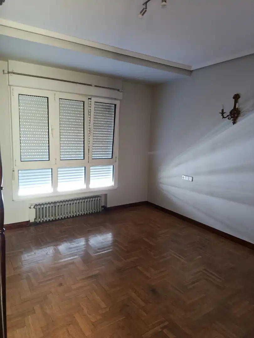 Habitación de Piso de alquiler en Siero con Calefacción, Parquet y Horno