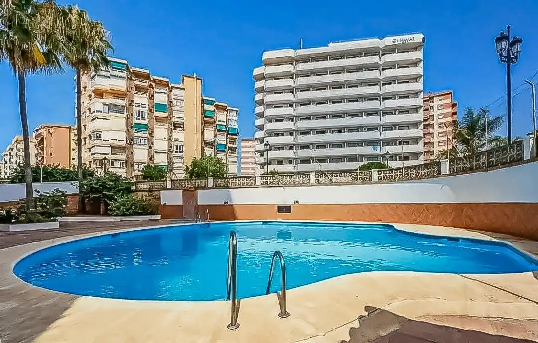 Piscina de Estudi en venda en Fuengirola amb Aire condicionat, Moblat i Piscina comunitària