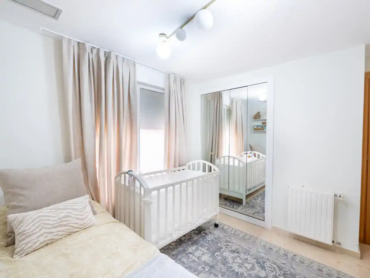 Bedroom of Flat for sale in Marbella  with Air Conditioner, Swimming Pool and Balcony