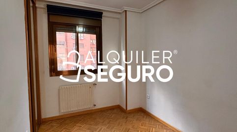 Foto 4 de Piso de alquiler en De Villalobos, Palomeras Sureste, Madrid Capital