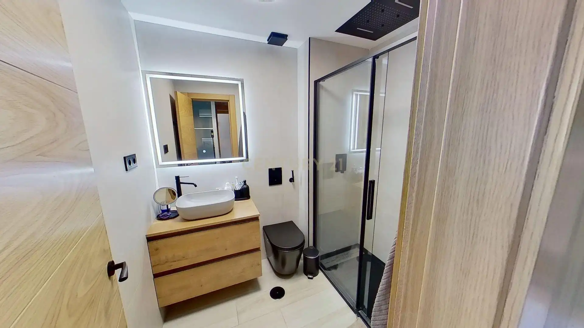Baño de Piso en venta en Benalmádena con Aire acondicionado, Jardín privado y Piscina comunitaria