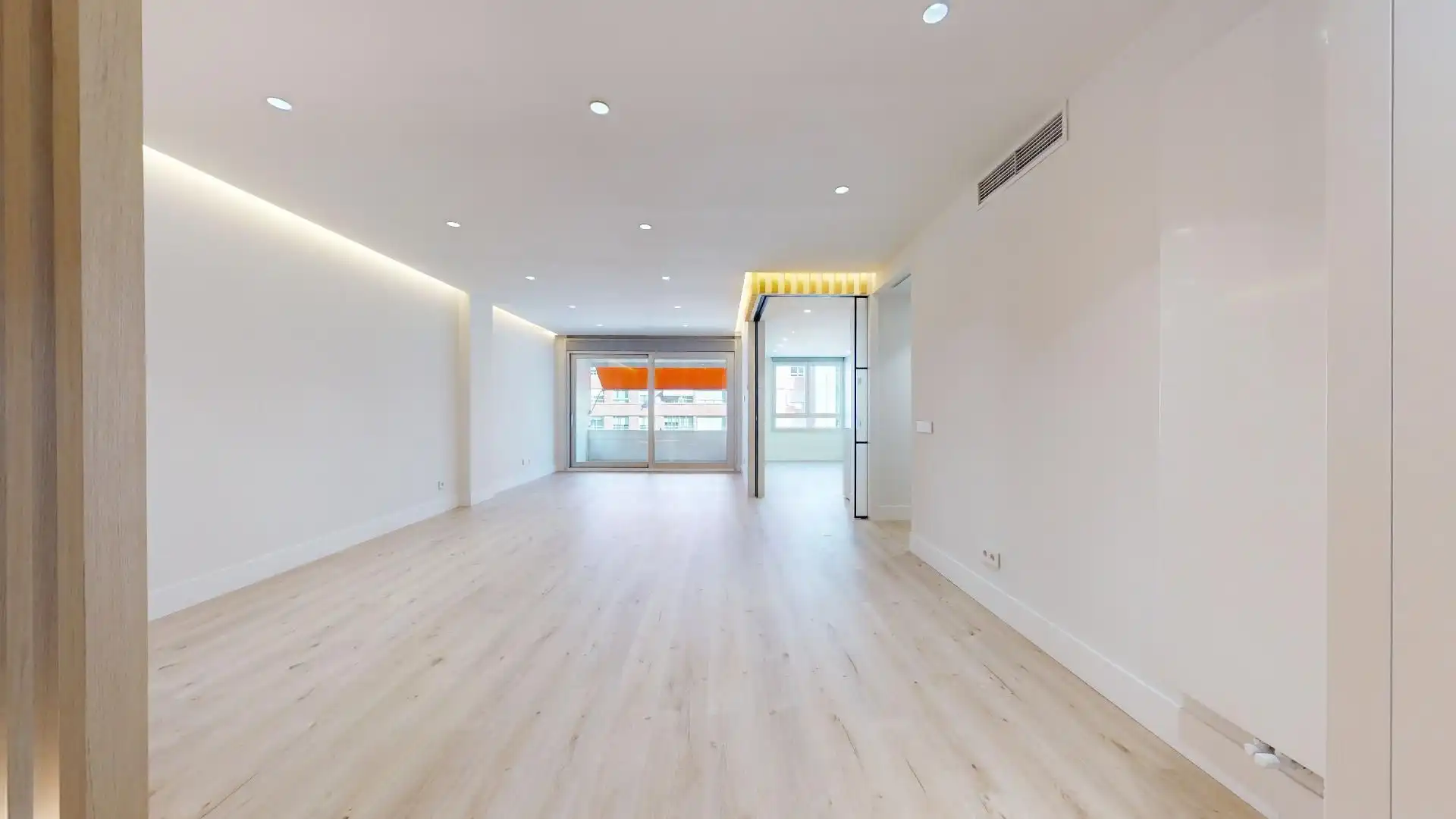 Flat for rent in Madrid  with Air Conditioner, Heating and Storage room